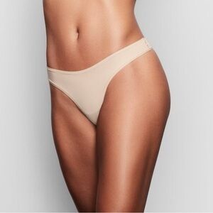 NWT SKIMS Fits Everybody Dipped Front Thong Clay Large